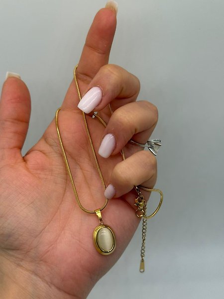 Zamansız Oval Kolye