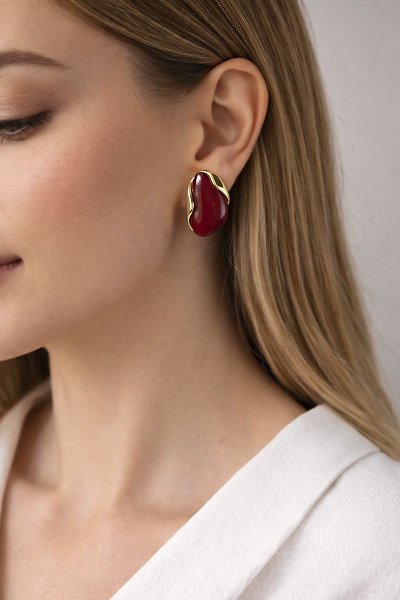 Bordo Taş Detaylı Gold Renk Küpe